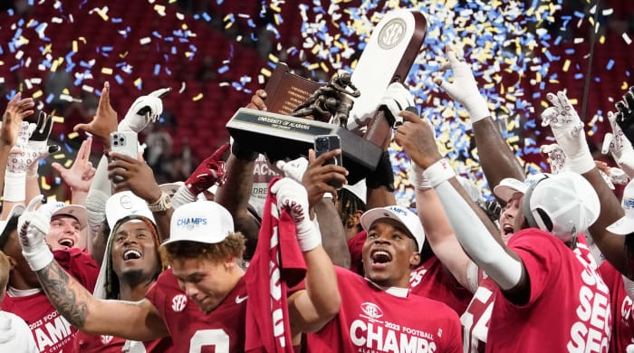 Alabama KickStarts the Great Playoff Debate by Dethroning in