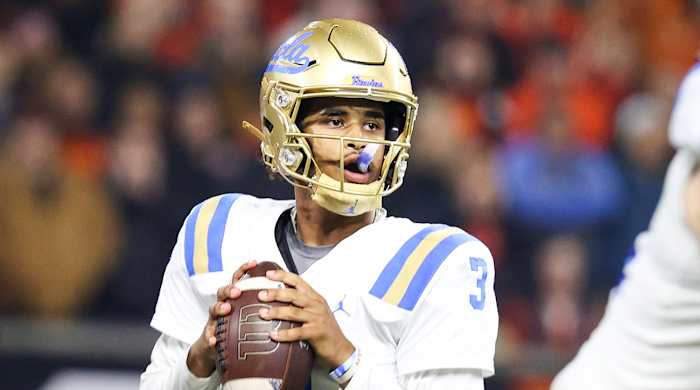 Oregon Lands Transfer Commitment From Former UCLA Quarterback Dante ...