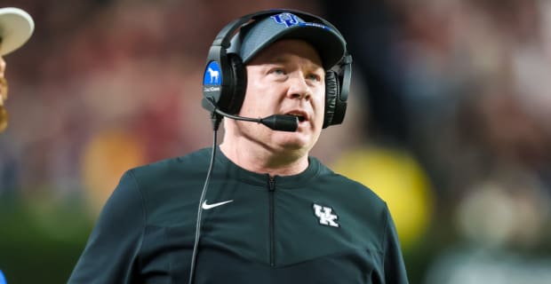 Kentucky Wildcats head coach Mark Stoops stands on the sideline during a college football game in the SEC.