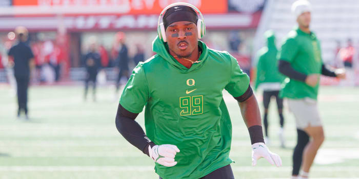 Oregon Ducks wide receiver Jurion Dickey warms up for the game against the Utah Utes.