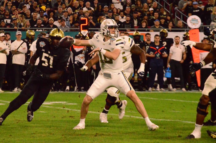 Haynes King throwing a pass