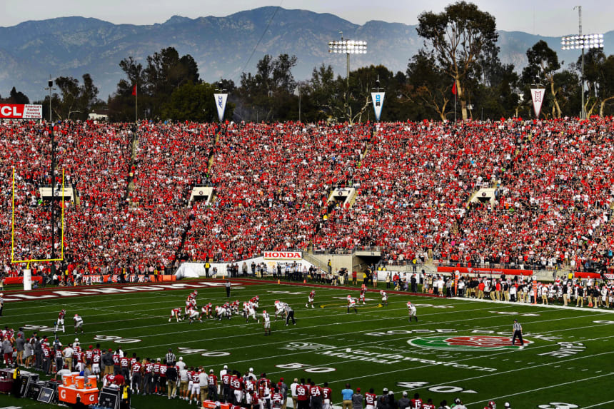 college visit pictures football