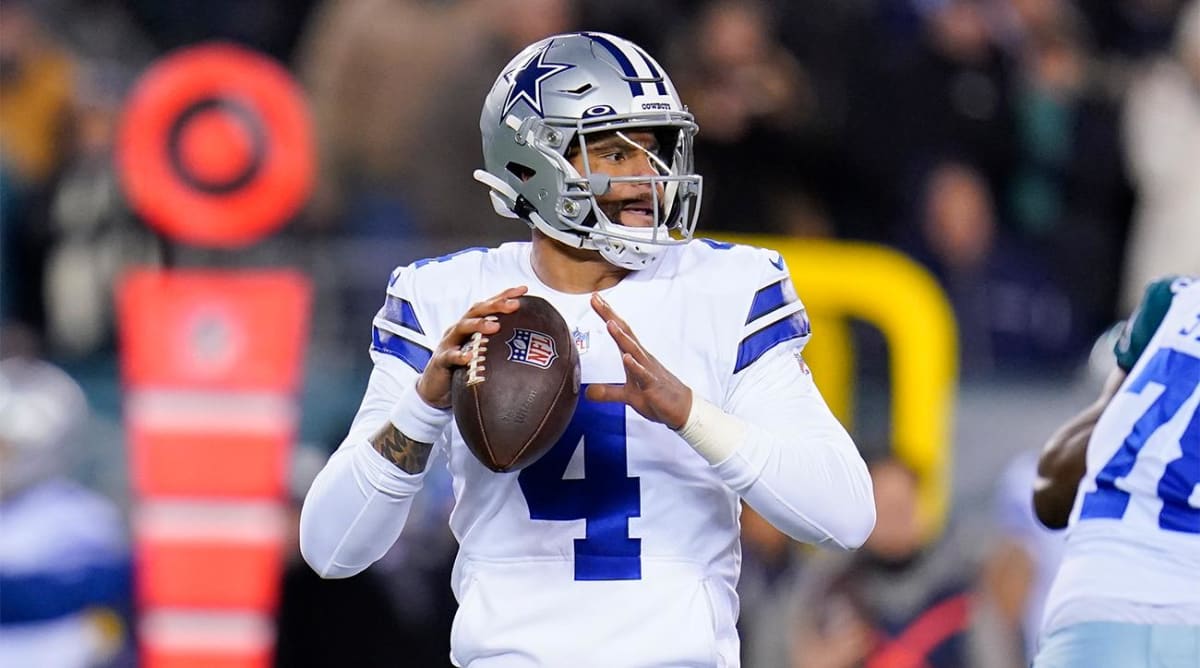 Dak Prescott Apologizes For Comment About Fans Throwing Trash at Referees