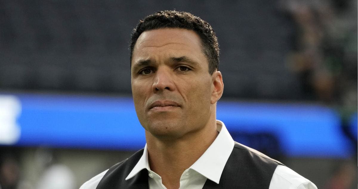 Tony Gonzalez: The Best Tight End in NFL History - BVM Sports