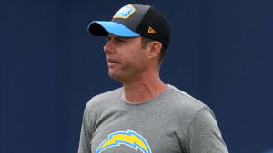 El entrenador en jefe de los Chargers de Los Ángeles, Brandon Staley