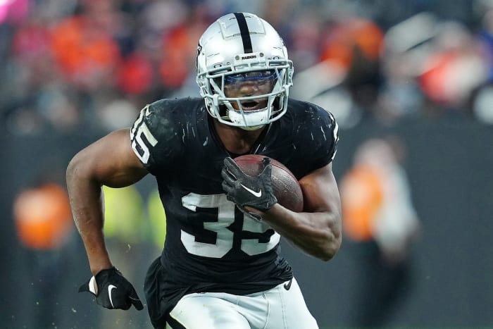 Photograph of Zamir White, RB for the Las Vegas Raiders