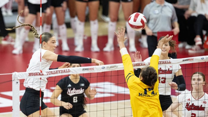 Nebraska Volleyball Clinches Share Of Big Ten Title With Sweep Of ...