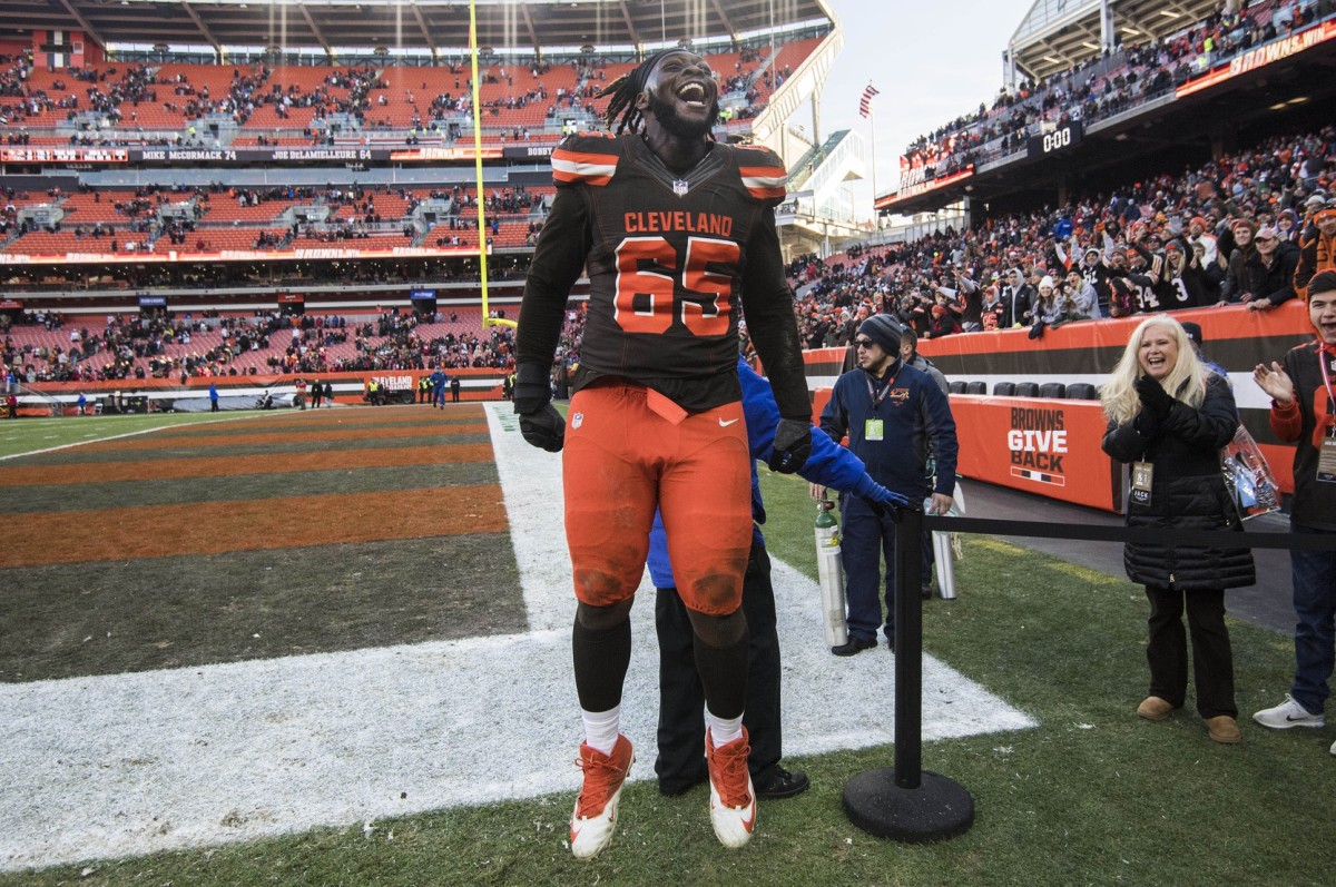 Larry Ogunjobi squatting over 700 pounds - Sports Illustrated Cleveland  Browns News, Analysis and More