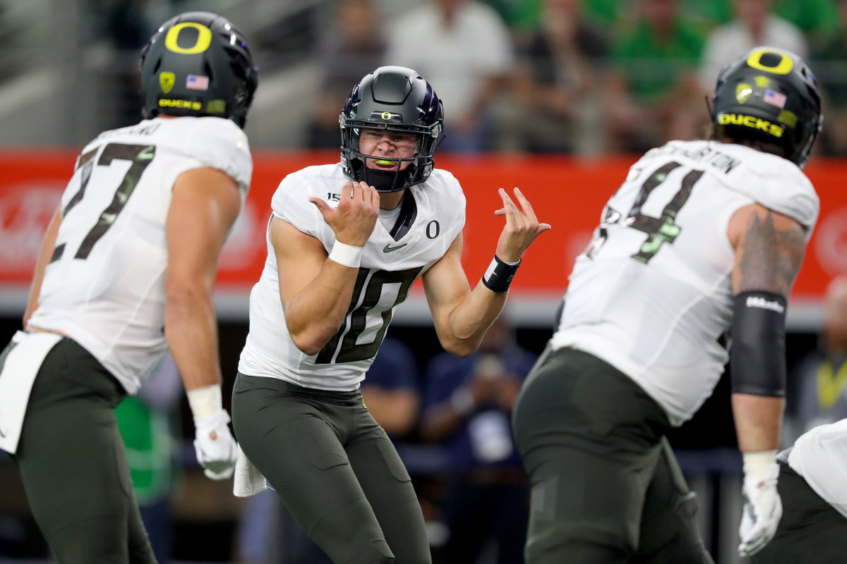 Oregon Blows Crucial Lead, and Crucial Play Call in Close Loss to ...