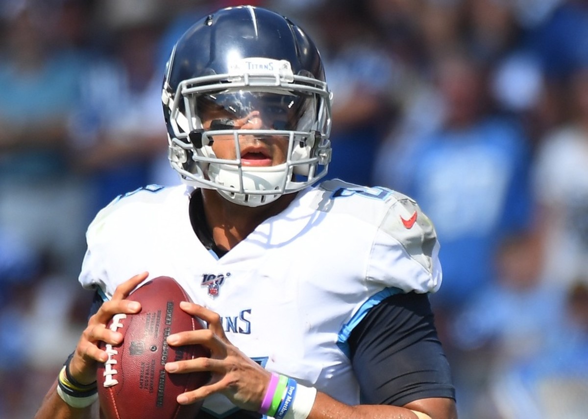 Tennessee Titans quarterback Marcus Mariota (8) throws a pass