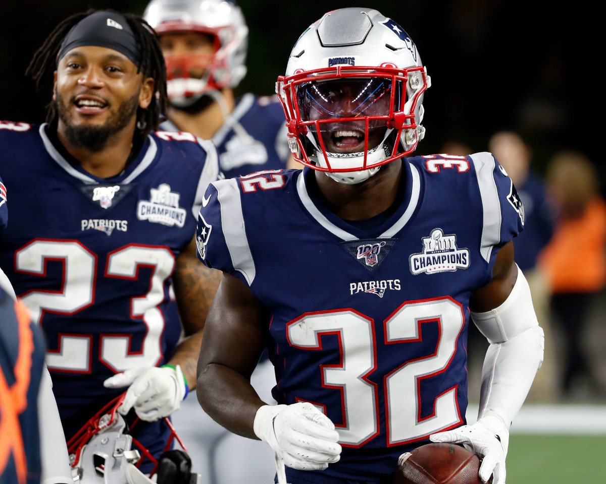 Watch: McCourty ties former Patriot Mike Haynes for NFL record in  consecutive interceptions - Sports Illustrated New England Patriots News,  Analysis and More