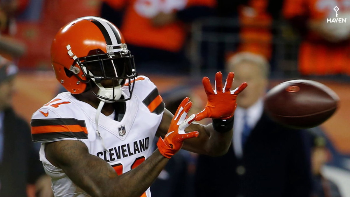 Cleveland Browns wide receiver Antonio Callaway (11) drops a pass