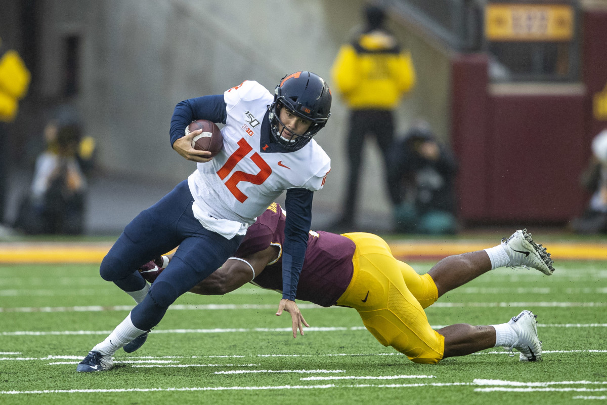 Illinois quarterback Matt Robinson (12) rushes with the ball as Minnesota Golden Gophers linebacker Thomas Barber (41) makes a tackle in the first half at TCF Bank Stadium.