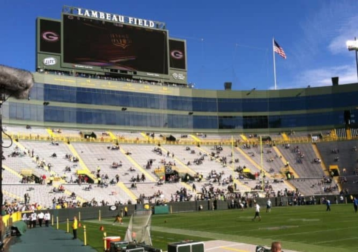 WIDE RIGHT! Lambeau Field erupts as Saints miss field goal