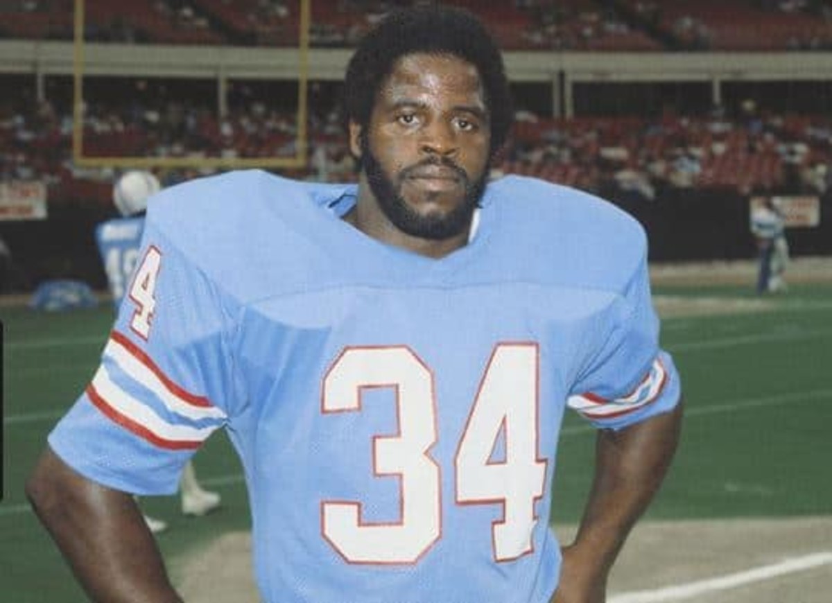 Earl Campbell - Came across this photo the other day and I just had to  share it. Bum Phillips Ken Stabler Houston Oilers NFLMake it a great day  everyone. Peace and Love