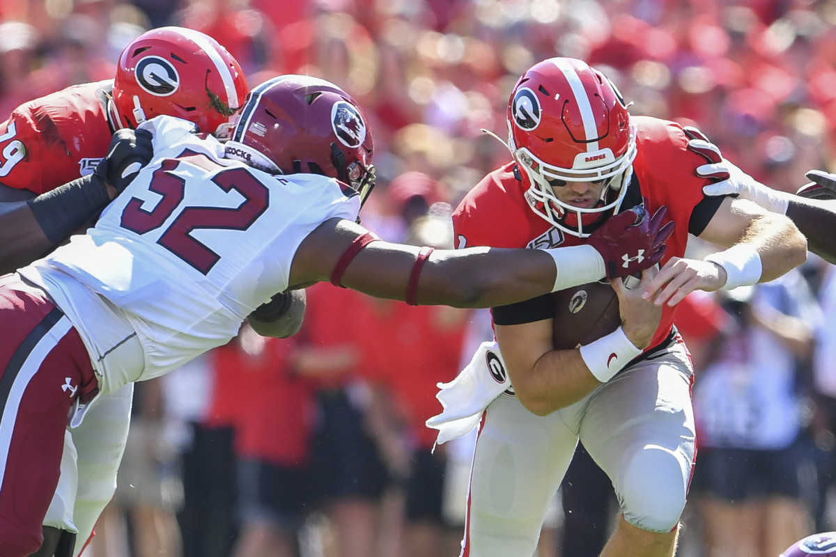 Jake Fromm tackled against South Carolina.