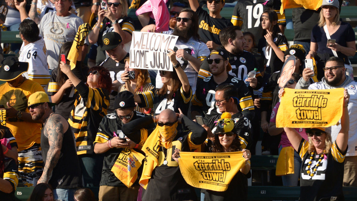 Steelers fans dominate crowd at the Chargers' SoFi Stadium