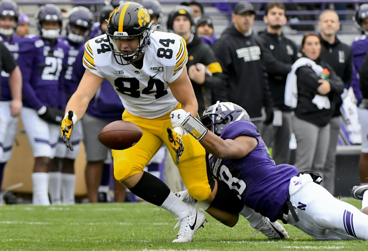 Iowa's Sam LaPorta can't hang on to a pass in the first half.