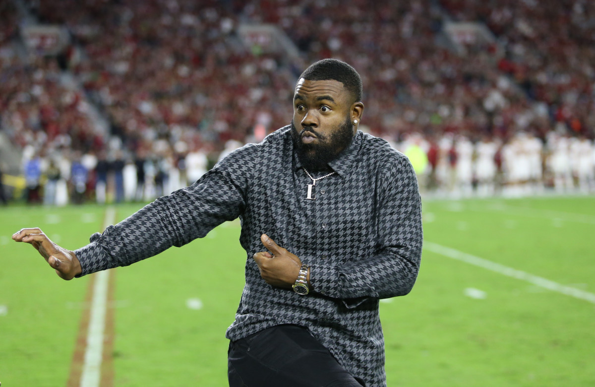 Mark Ingram II strikes a Heisman pose during the 10-year reunion of Alabama's 2009 national champions