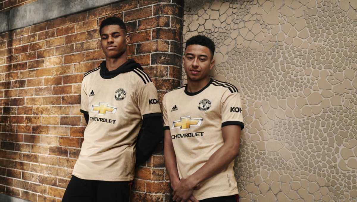 Manchester United unveil new black away kit inspired by iconic 90s