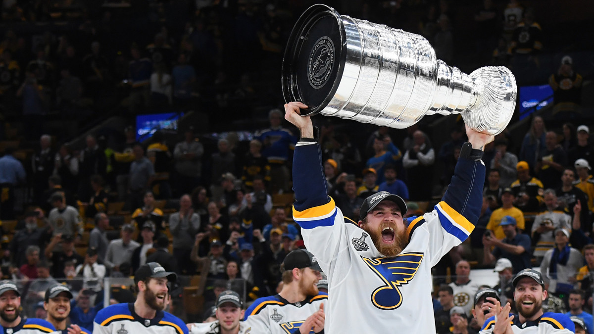 Blues star Ryan O'Reilly takes out tooth during ESPYs speech