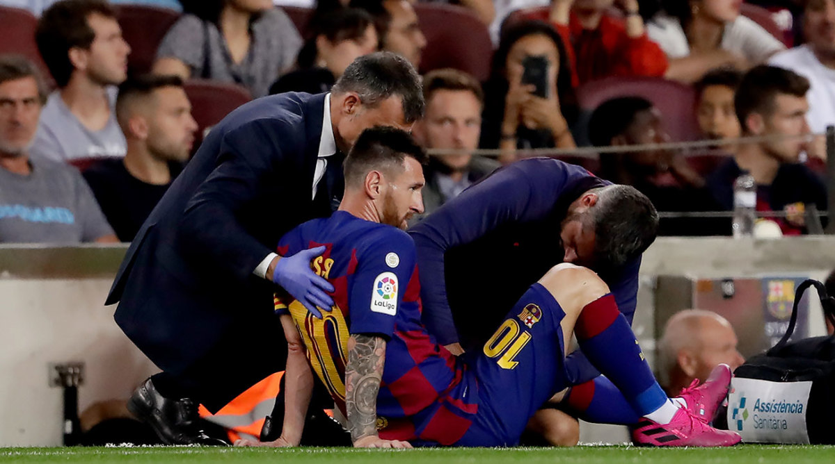 Lionel Messi injury Barcelona star off at halftime vs Villarreal