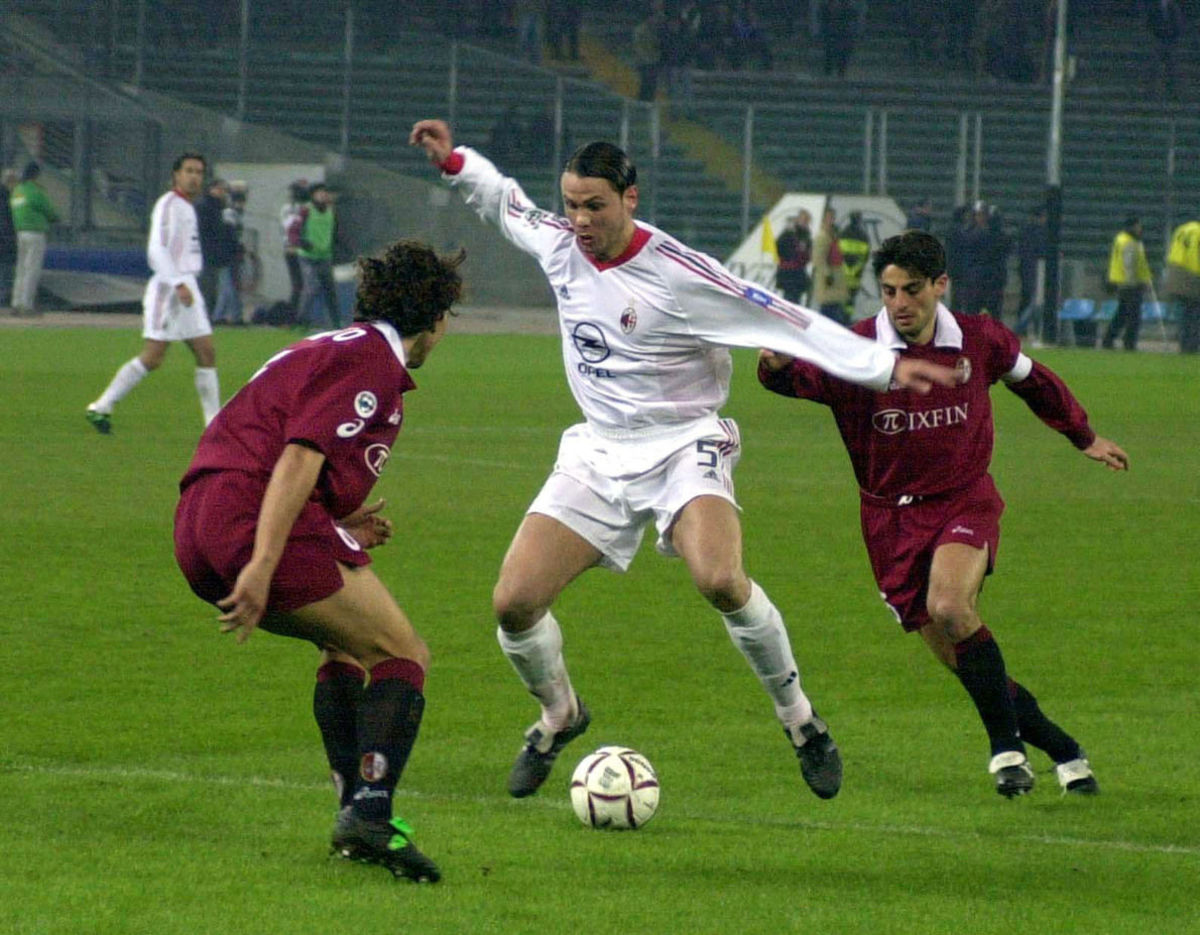 fernando-redondo-of-ac-milan-in-action-5c3f4498c94e4473c700000f.jpg