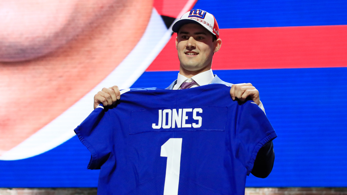 Daniel Jones contract Giants rookie signs deal before training camp