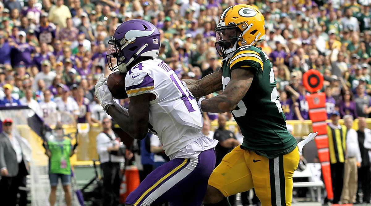 Here's how experts saw the offensive pass interference call on the Vikings  against Packers