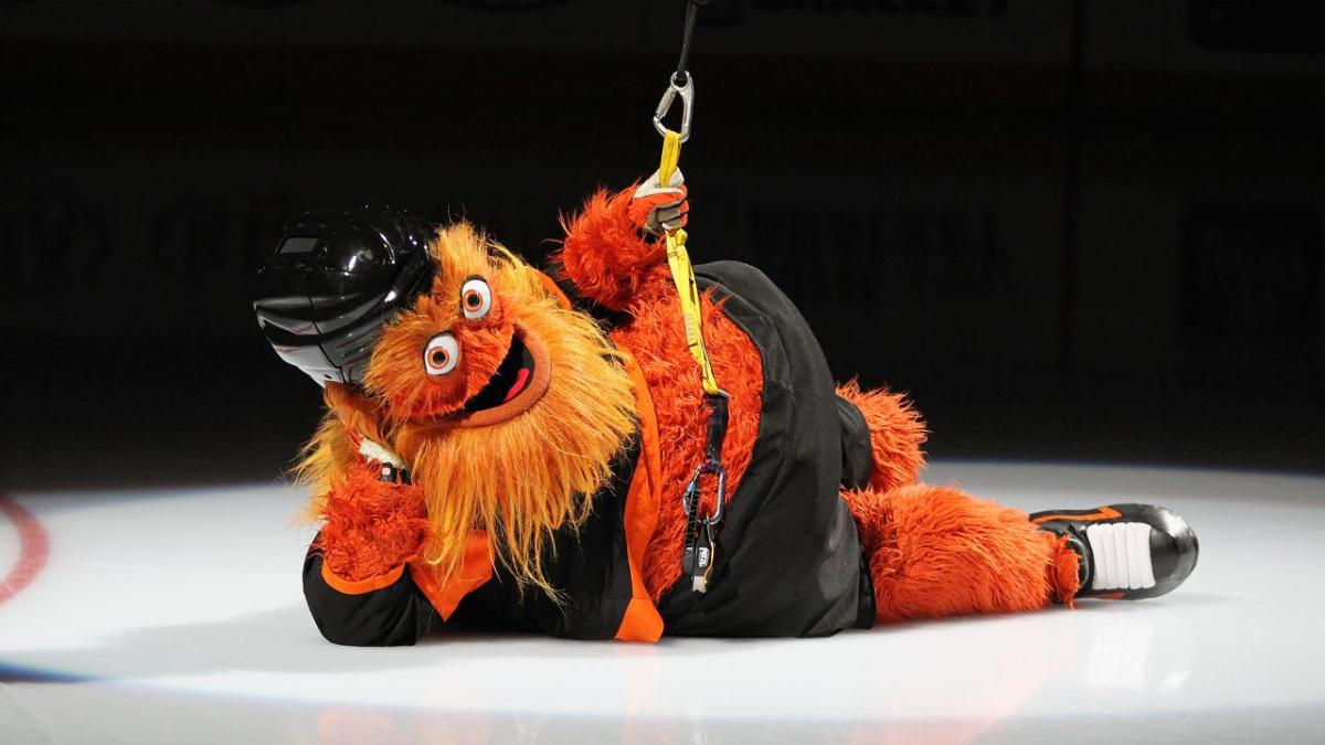 Gritty's best moments as NHL players vote Flyers' mascot the best