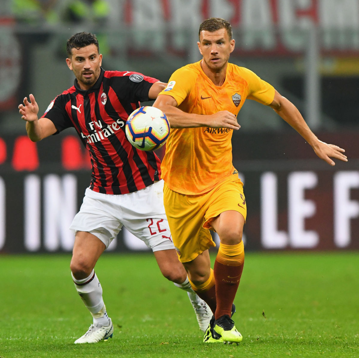 ac-milan-v-as-roma-serie-a-5c542a0ab0735dc30500001d.jpg