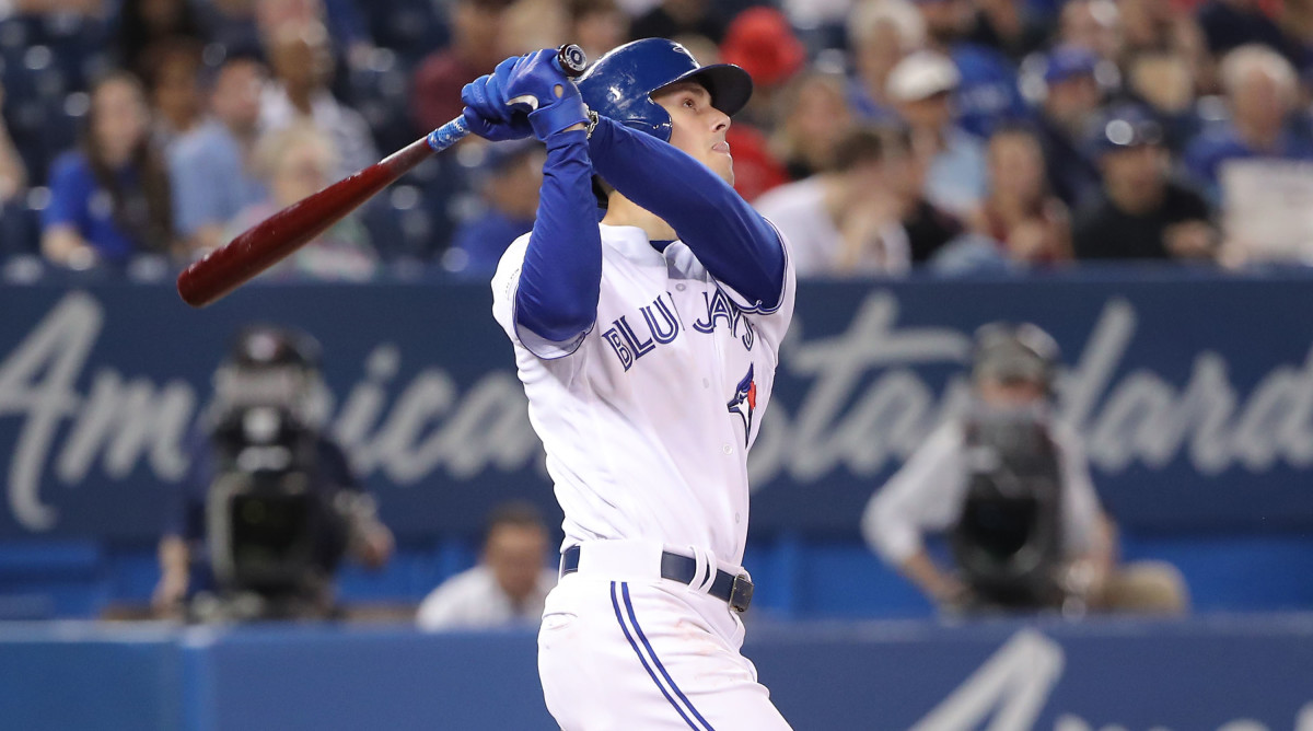 Biggio hits a homer at Home Run Derby