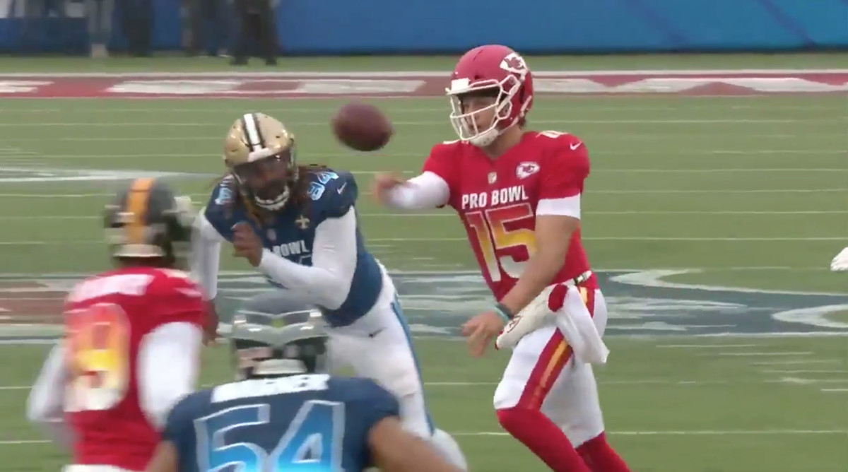 JuJu Smith-Schuster impressed by Patrick Mahomes' no-look passes