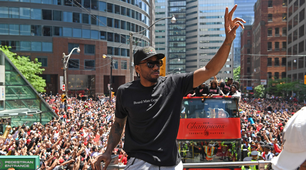 kawhi_leonard_raptors_parade_.jpg