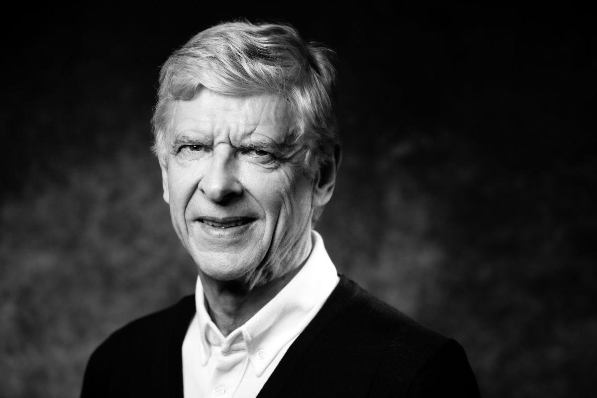 france-fbl-fra-wenger-portrait-black-and-white-5d839b9f53416d1a0b000001.jpg