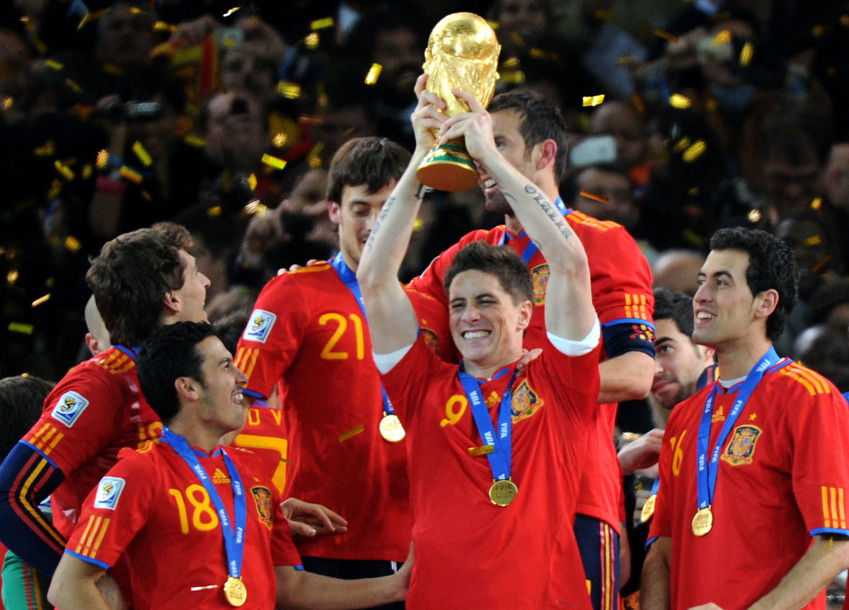 spain-s-striker-fernando-torres-raises-t-5d0de38e6659bd14fe000001.jpg