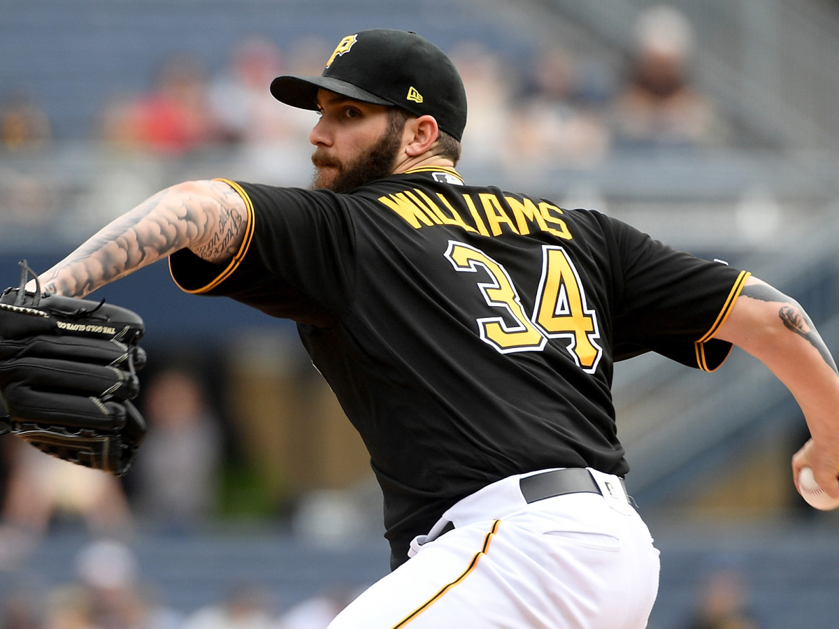 Pirates surge to NL Central lead with vintage style of play