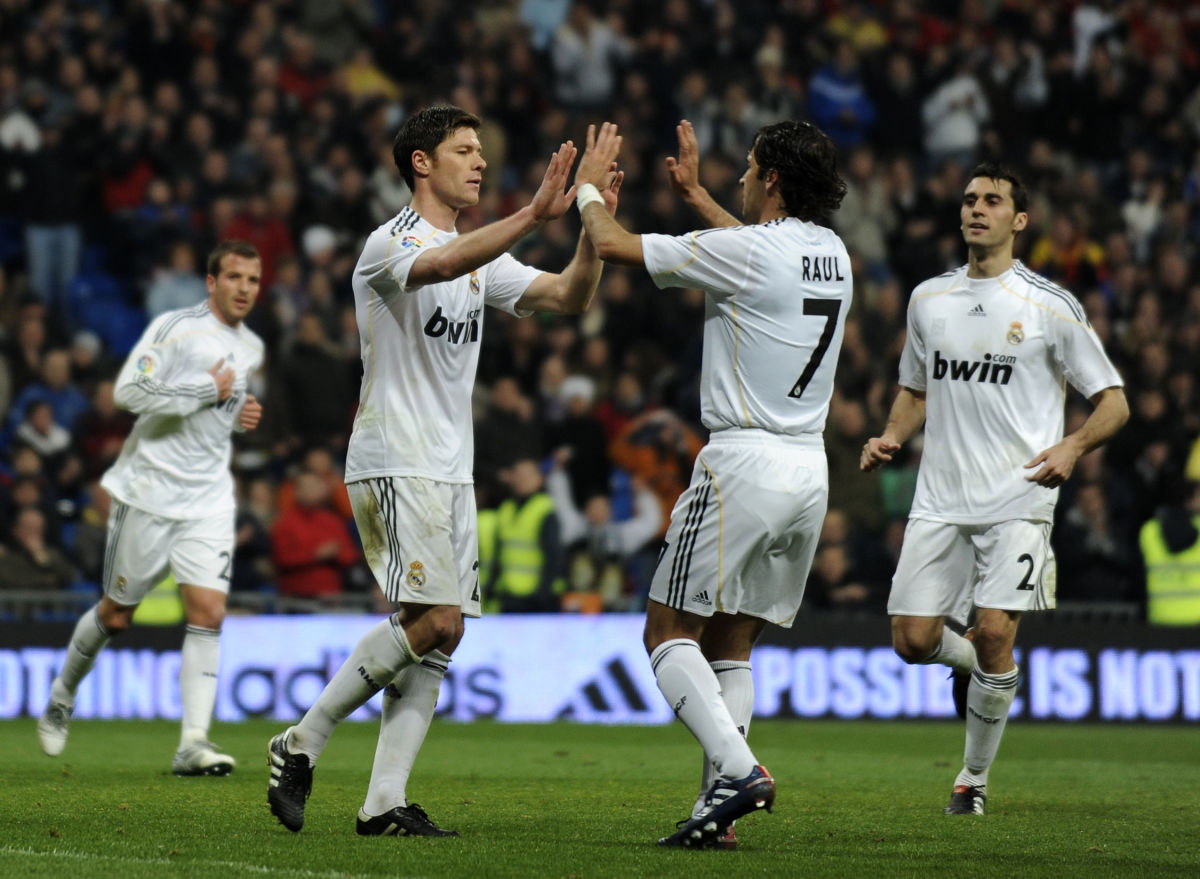 real-madrid-s-xabi-alonso-l-celebrates-5d04f2dc8c176749f5000020.jpg