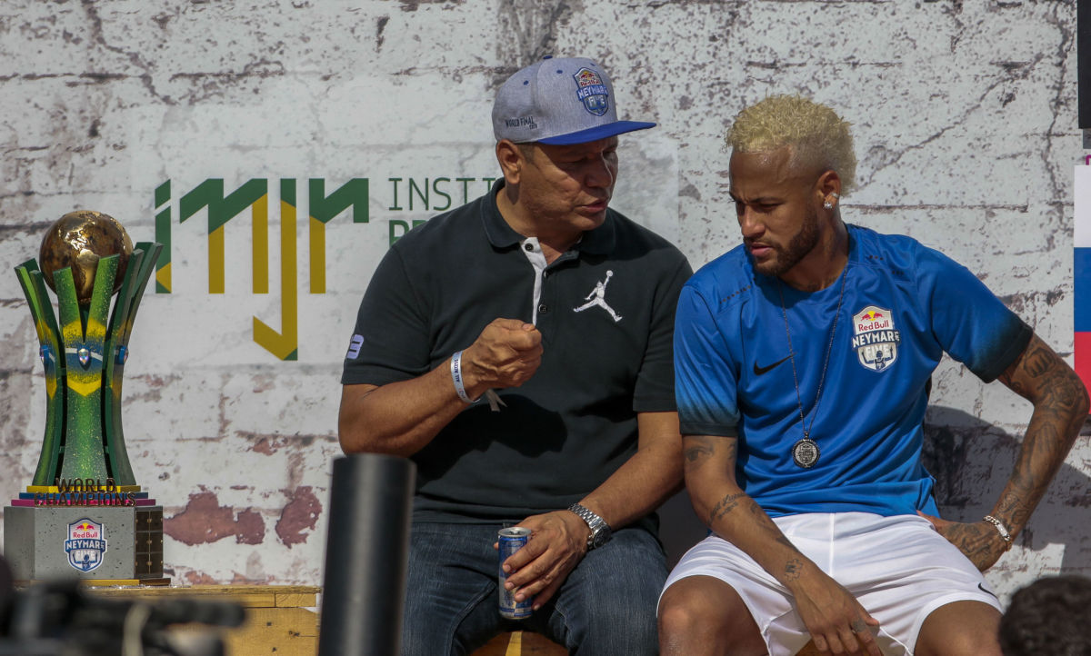 topshot-fbl-brazil-neymar-project-5d388cd388e761df37000003.jpg