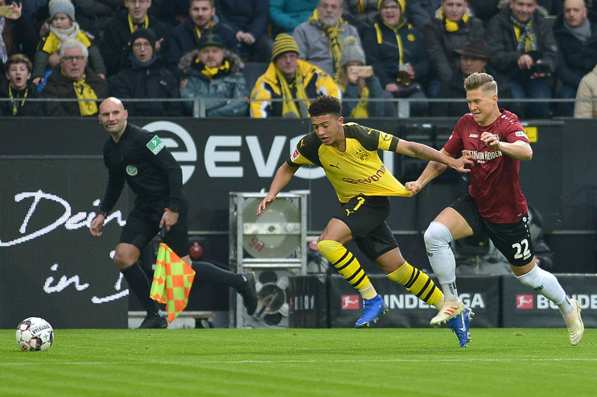 borussia-dortmund-v-hannover-96-bundesliga-5c52eff4e37d34758e000009.jpg