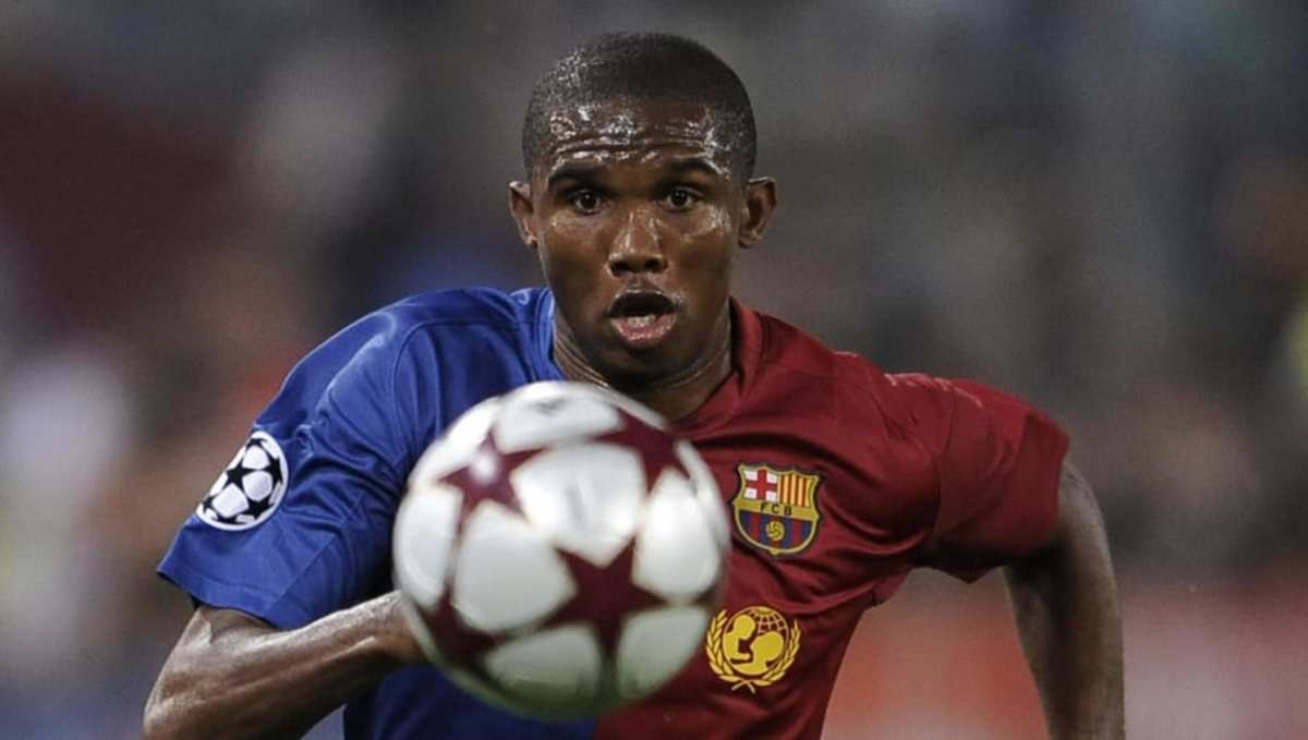 barcelona-s-samuel-eto-o-runs-with-the-b-5d85e52c53416ddd29000002.jpg