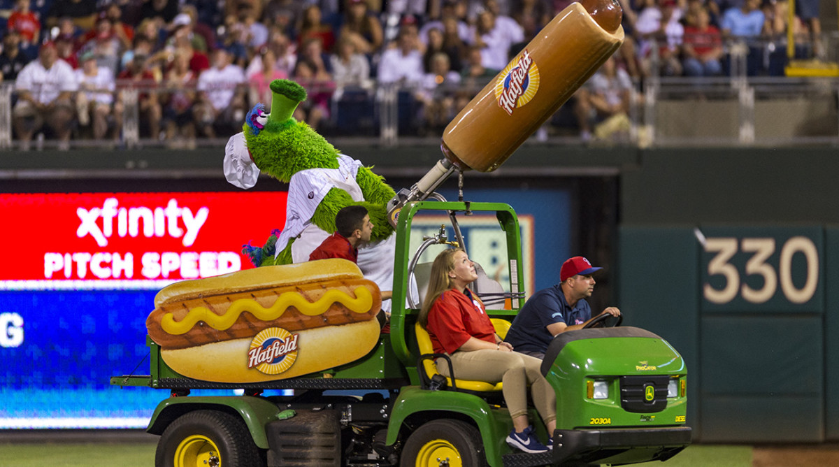 Phillies Fan Hurt After Being Shot in Face by Phillie Phanatic's Hot Dog  Cannon, News, Scores, Highlights, Stats, and Rumors