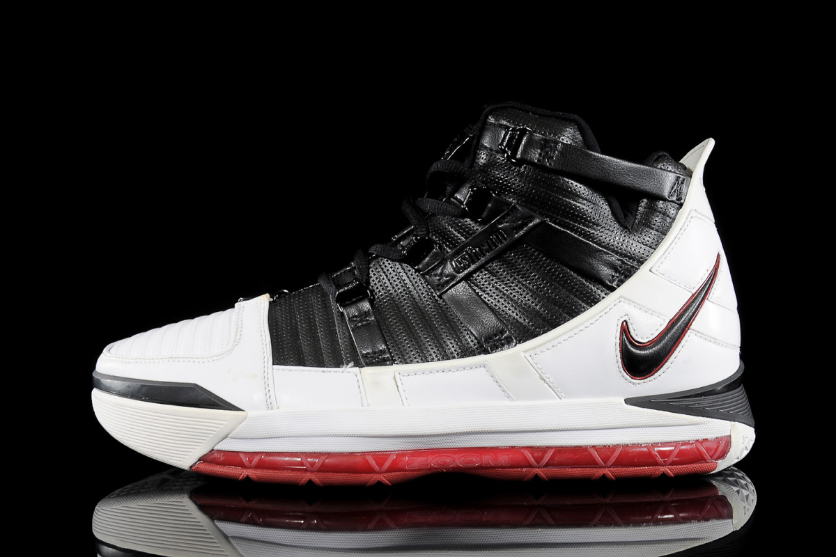 lebron james first pair of shoes