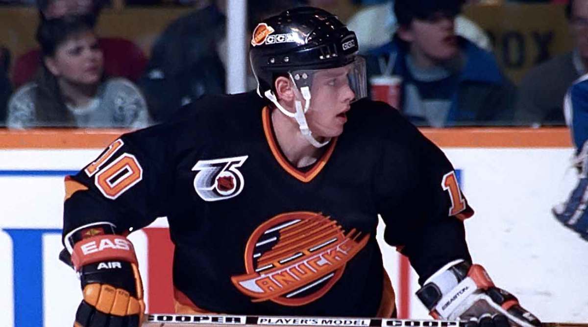 Canucks will wear their popular 1990s Flying Skate jersey this