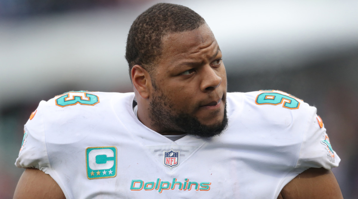 Free agent DT Ndamukong Suh teases joining AFC West