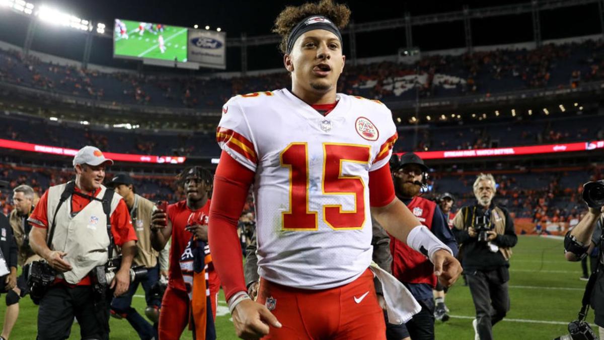 Patrick Mahomes no-look pass video: Chiefs QB tries one at 2019 NFL Pro Bowl  - Sports Illustrated