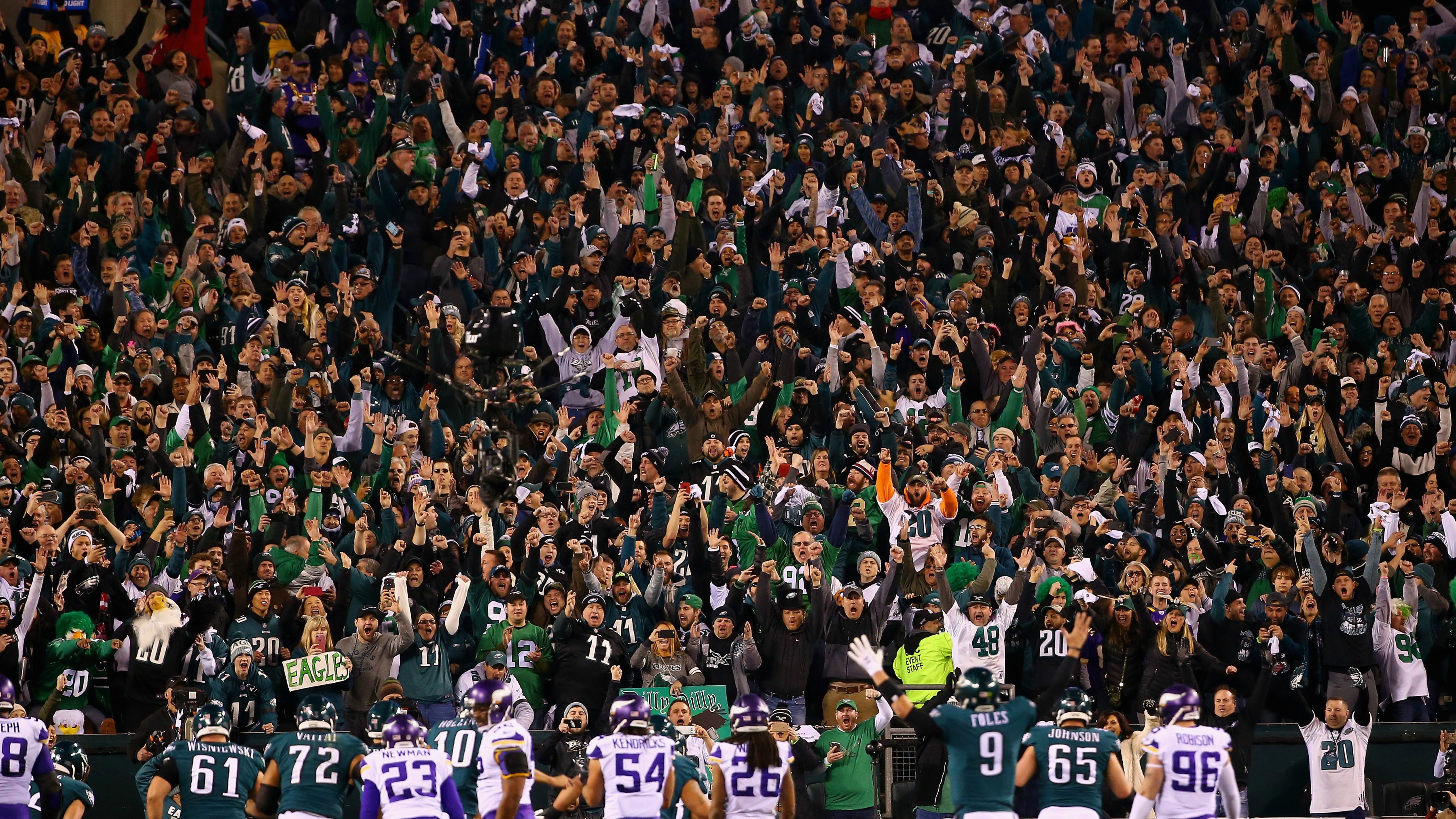 Eagles fans mock Vikings' Skol chant with 'Foles' twist