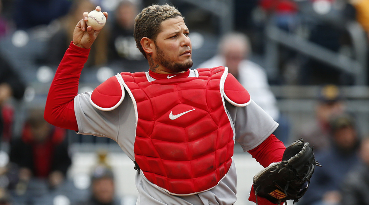 Yadier Molina, Cardinals catcher, returns home after surgery on groin