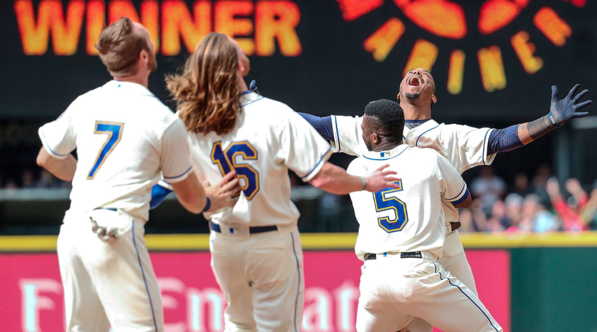 A year after ending playoff drought, Mariners left frustrated