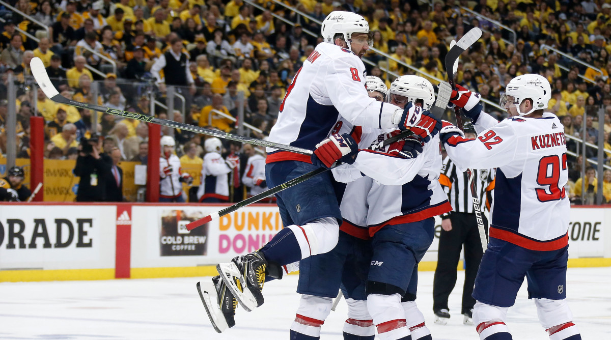 Jets score three goals in third period to complete comeback win over Ducks